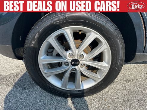 Used 2017 Kia Soul + FWD image 34