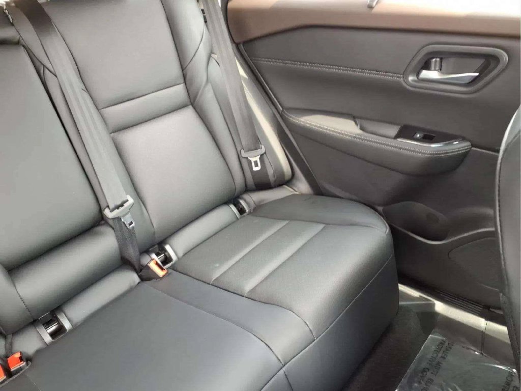Used 2023 Nissan Rogue SV w/ SV Premium B Package FWD image 19