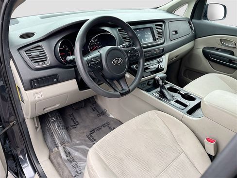 Used 2020 Kia Sedona LX image 9