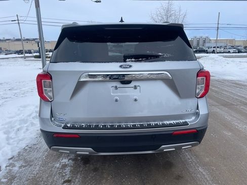 Used 2021 Ford Explorer XLT w/ Equipment Group 202A image 12