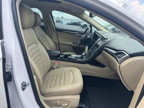 Used 2016 Ford Fusion SE w/ Equipment Group 202A FWD image 18