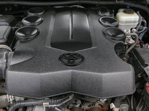 Used 2016 Toyota 4Runner SR5 image 13