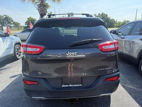 Used 2017 Jeep Cherokee Limited w/ Luxury Group FWD image 4