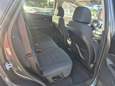 Used 2017 Kia Sorento FWD w/ LX Convenience Package image 18