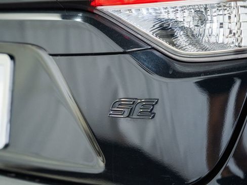 Used 2023 Toyota Corolla SE FWD image 7