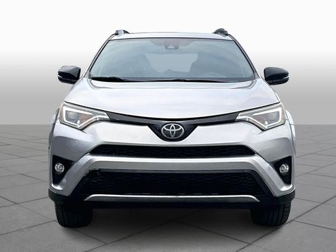 Used 2018 Toyota RAV4 SE image 3