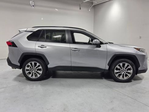 Used 2021 Toyota RAV4 XLE Premium FWD image 15