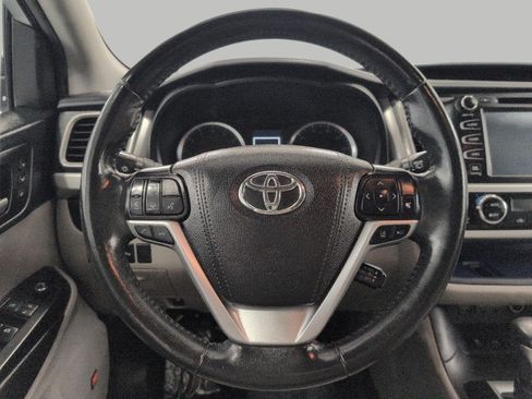 Used 2019 Toyota Highlander Limited Platinum AWD/4WD image 5