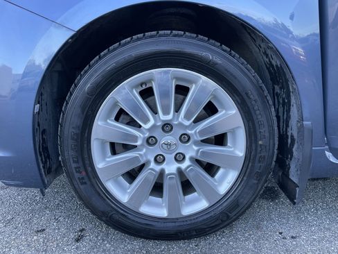 Used 2016 Toyota Sienna XLE image 9