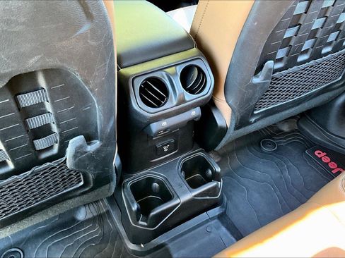 Used 2020 Jeep Gladiator Rubicon image 34