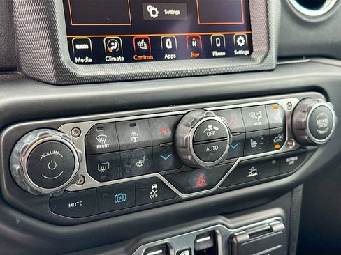 Used 2023 Jeep Wrangler Unlimited Sahara w/ Cold Weather Group AWD/4WD image 17