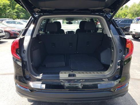 Used 2023 GMC Terrain SLE w/ Driver Convenience Package FWD image 7
