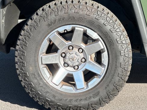 Used 2014 Toyota FJ Cruiser 4WD image 24