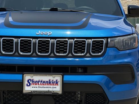 Used 2025 Jeep Compass Sport w/ Mopar Graphics Package AWD/4WD image 8