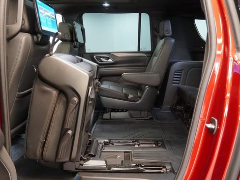 Used 2024 Chevrolet Suburban High Country w/ Advanced Technology Package AWD/4WD image 32