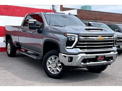Used 2025 Chevrolet Silverado 3500 LTZ AWD/4WD image 12