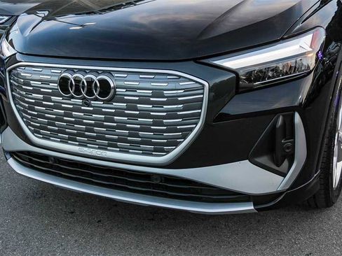 Used 2023 Audi Q4 e-tron Premium Plus image 8