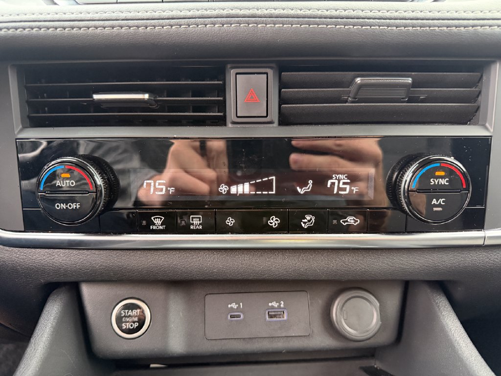 Used 2023 Nissan Rogue SV AWD/4WD image 7