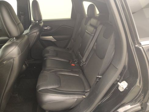Used 2018 Jeep Cherokee Latitude Plus w/ Cold Weather Group FWD image 18