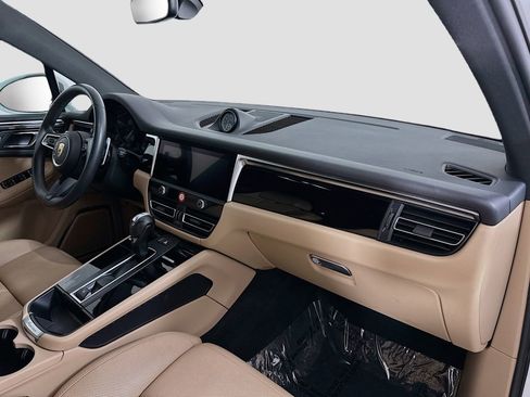 Certified 2023 Porsche Macan AWD/4WD image 32