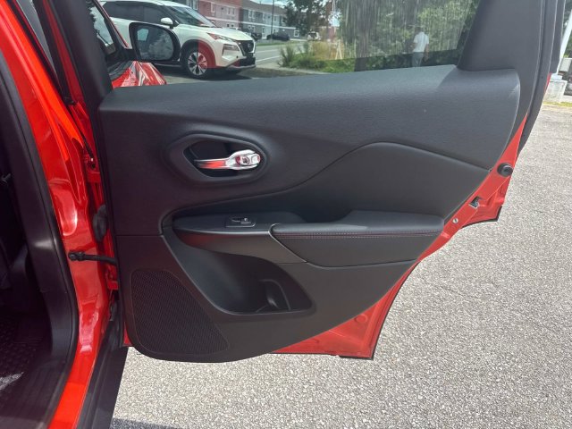 Used 2021 Jeep Cherokee Trailhawk AWD/4WD image 20
