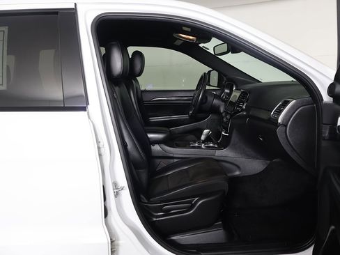 Used 2019 Jeep Grand Cherokee Altitude image 27