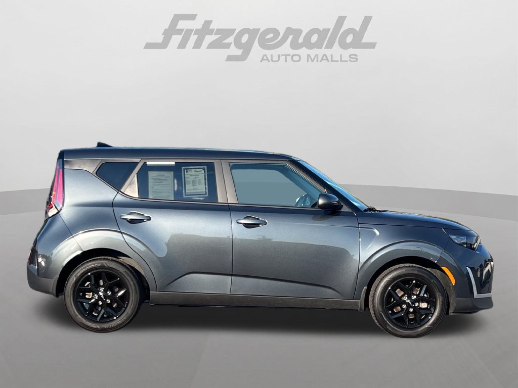 Used 2025 Kia Soul LX w/ LX Technology Package FWD image 3