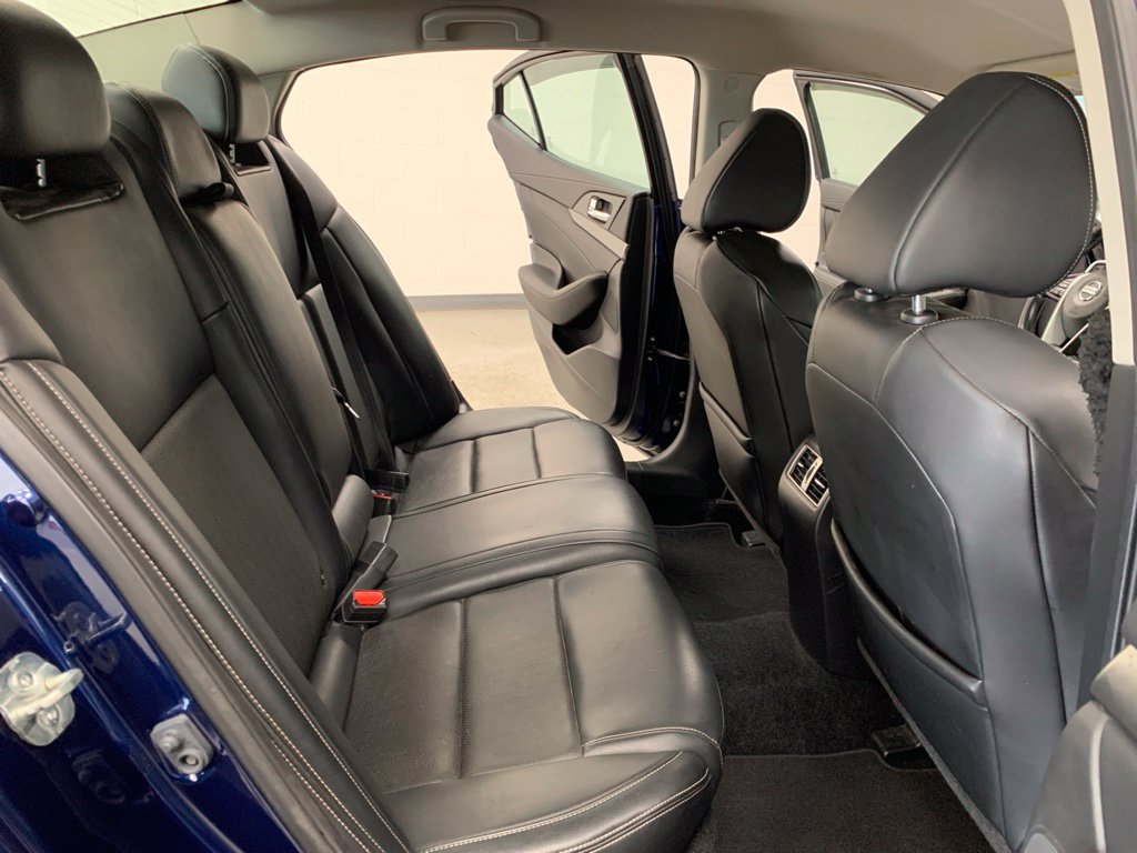 Used 2019 Nissan Maxima 3.5 SV w/ Floor Mat Group FWD image 10