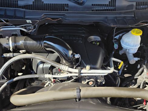 Used 2019 RAM 1500 Classic SLT AWD/4WD image 9