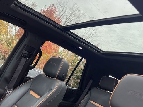 Used 2023 GMC Yukon AT4 image 6