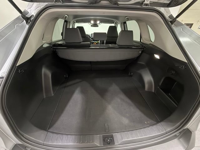 Used 2025 Toyota RAV4 XLE AWD/4WD image 21