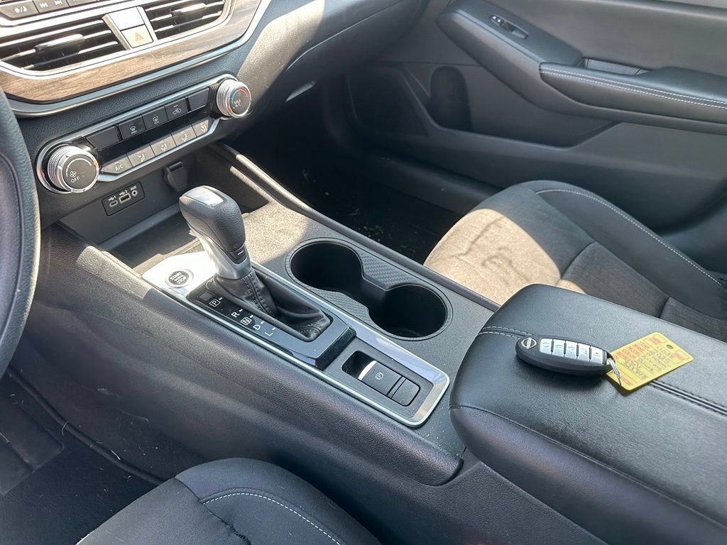 Used 2025 Nissan Altima 2.5 SV AWD/4WD image 19
