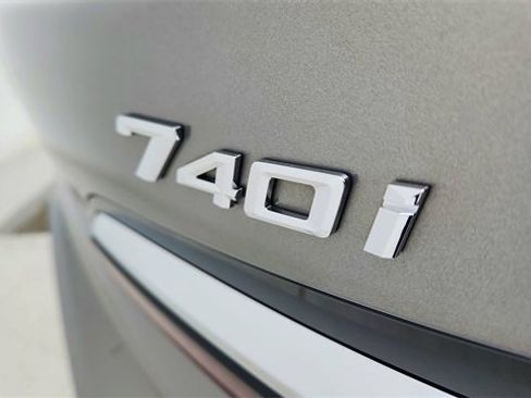 Used 2024 BMW 740i image 17