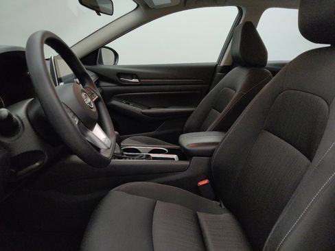 Used 2024 Nissan Altima 2.5 SV image 17