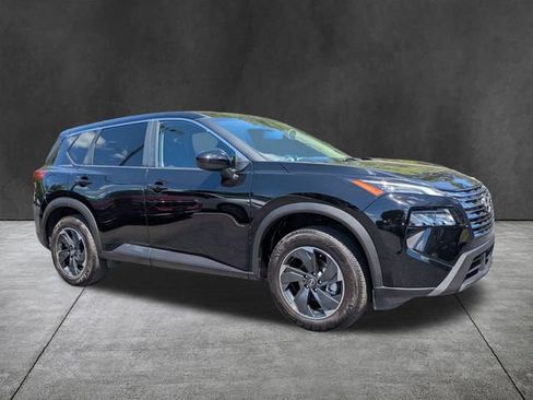Used 2024 Nissan Rogue SV FWD image 2