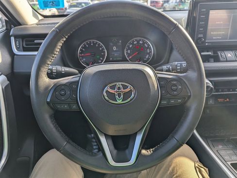 Used 2022 Toyota RAV4 XLE Premium image 25