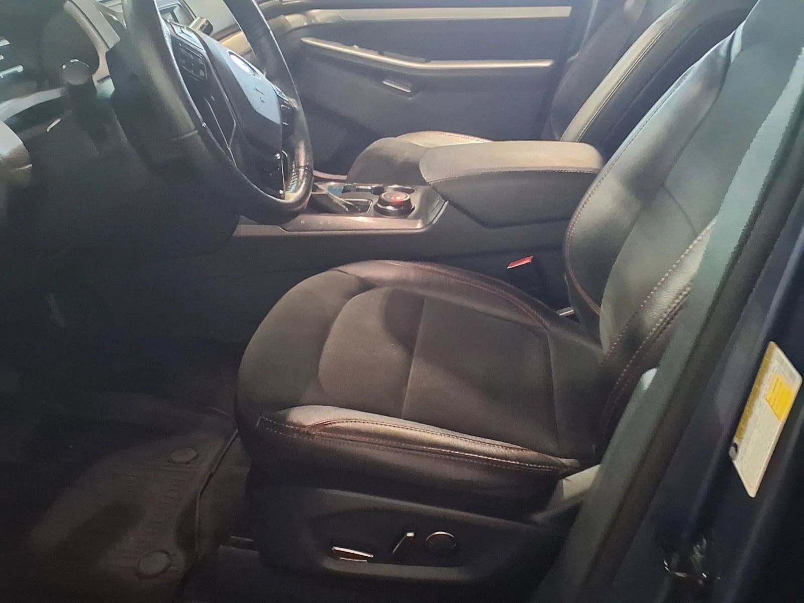Used 2018 Ford Explorer XLT w/ Equipment Group 202A AWD/4WD image 18