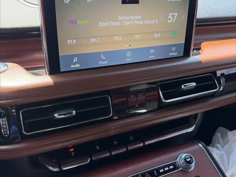 Used 2021 Lincoln Aviator Reserve w/ Equipment Group 210A AWD/4WD image 4