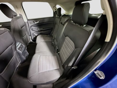 Used 2020 Ford Edge SE image 25