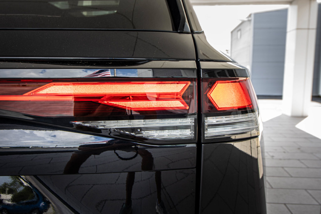 New 2026 Volkswagen Tiguan SE R-Line FWD image 15