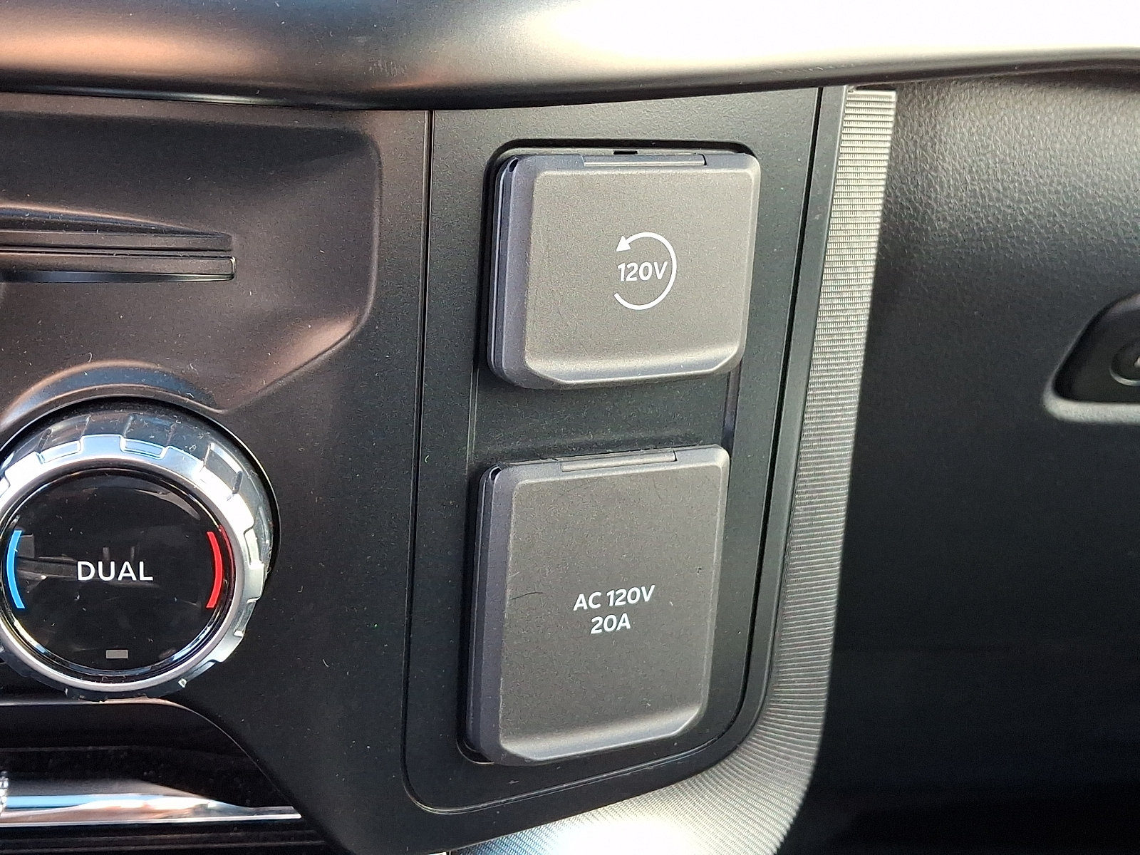 Certified 2023 Ford F150 Platinum w/ Equipment Group 701A High AWD/4WD image 27