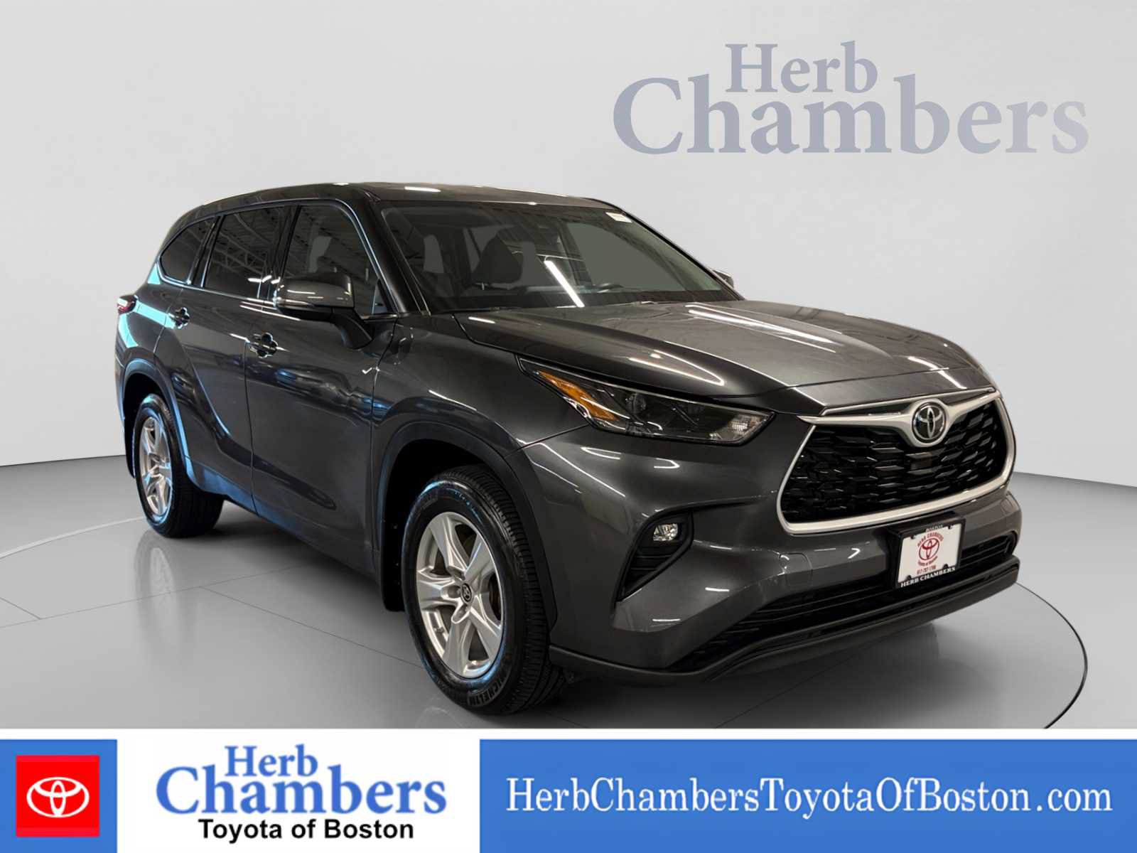 Used 2022 Toyota Highlander LE AWD/4WD image 1