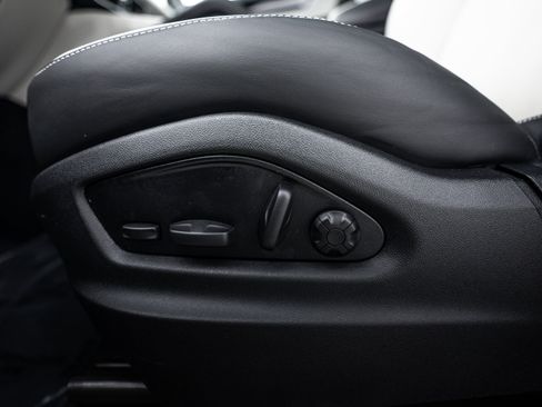 Certified 2025 Porsche Cayenne S image 20