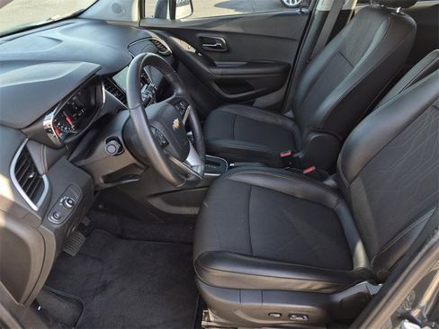 Certified 2022 Chevrolet Trax LT w/ LT Convenience Package image 25