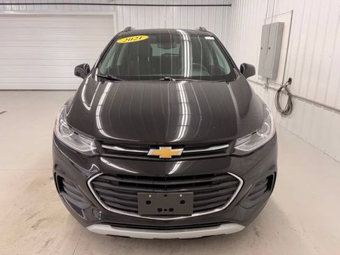 Used 2021 Chevrolet Trax LT AWD/4WD image 2