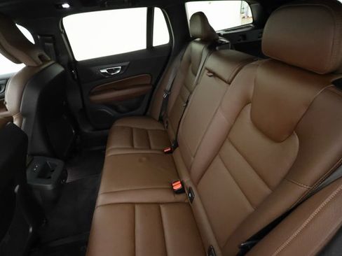 Used 2023 Volvo V60 B5 Cross Country Plus image 20