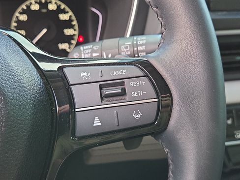 Used 2025 Honda Pilot EX-L image 22