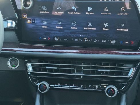 New 2026 Chevrolet Traverse Z71 w/ Enhanced Driving Package image 9