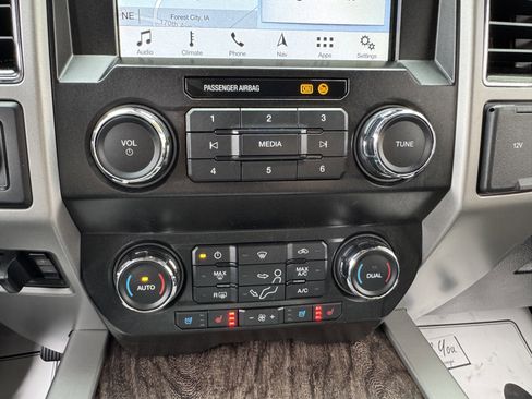 Used 2019 Ford F250 Lariat w/ Chrome Package image 19