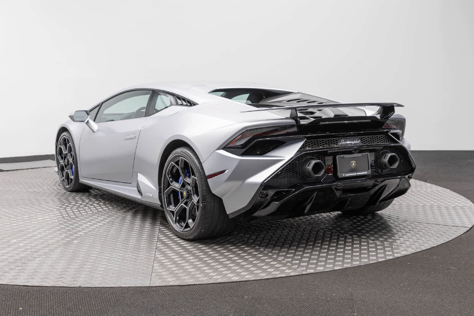 Used 2023 Lamborghini Huracan Tecnica RWD image 4